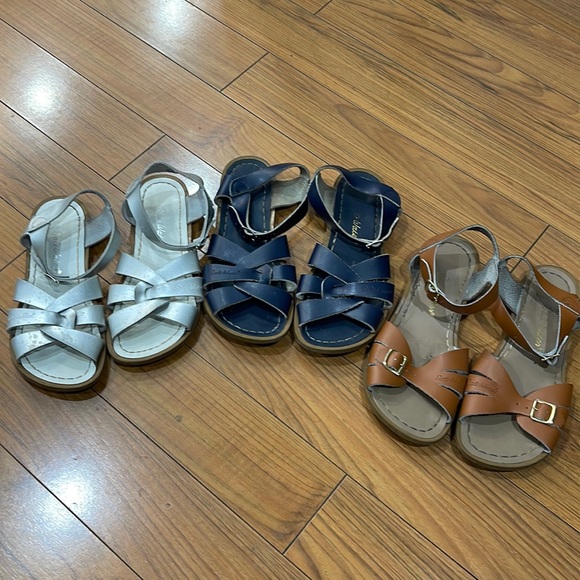 Preloved Salt Water sandals - Picture 1 of 5